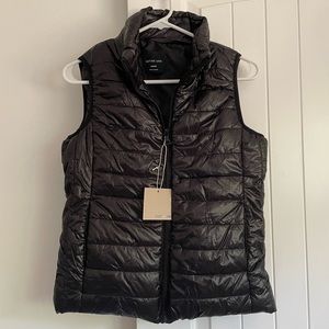 Active USA black puffer vest